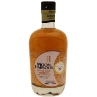 Photographie d'une bouteille de whisky moon harbour dock 1