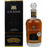 Photographie d'une bouteille de Rhum A.H Riise Family Réserve