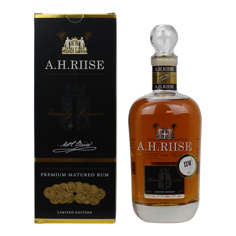 Photographie d'une bouteille de Rhum A.H Riise Family Réserve