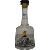 Photographie d'une bouteille de rhum blanc moon harbour