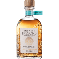 Photographie d'une bouteille de rhum baie des trésors fruits des pluies